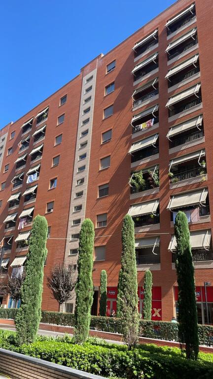 AMBJENT KOMERCIAL PER QIRA, KOMPLEKSI DELIJORGJI!