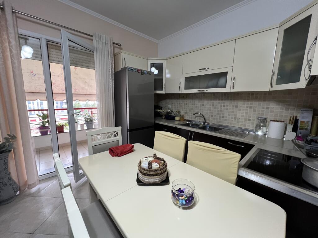 Shitet apartament 2+1 Rruga Jordan Misja Pran Hipotekes