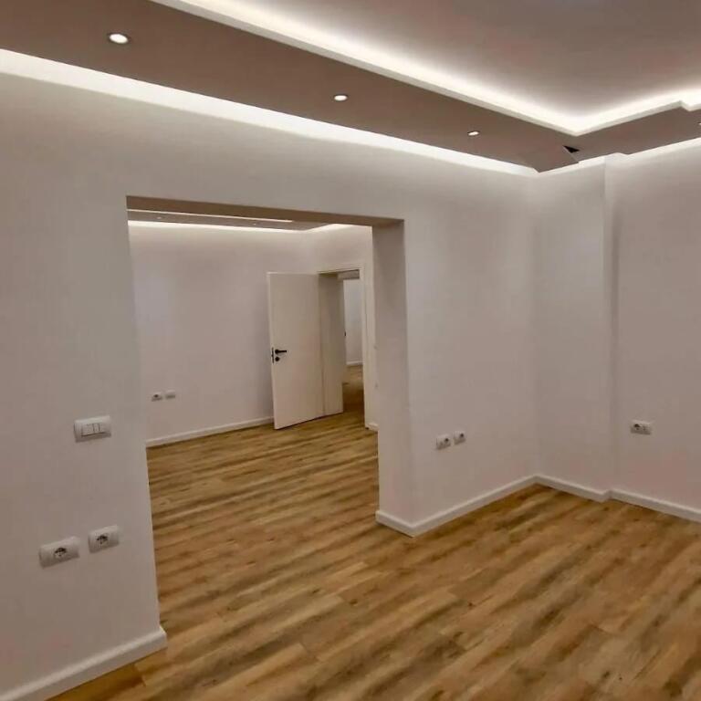 Ambient per zyre ose banim, Kafe Flora