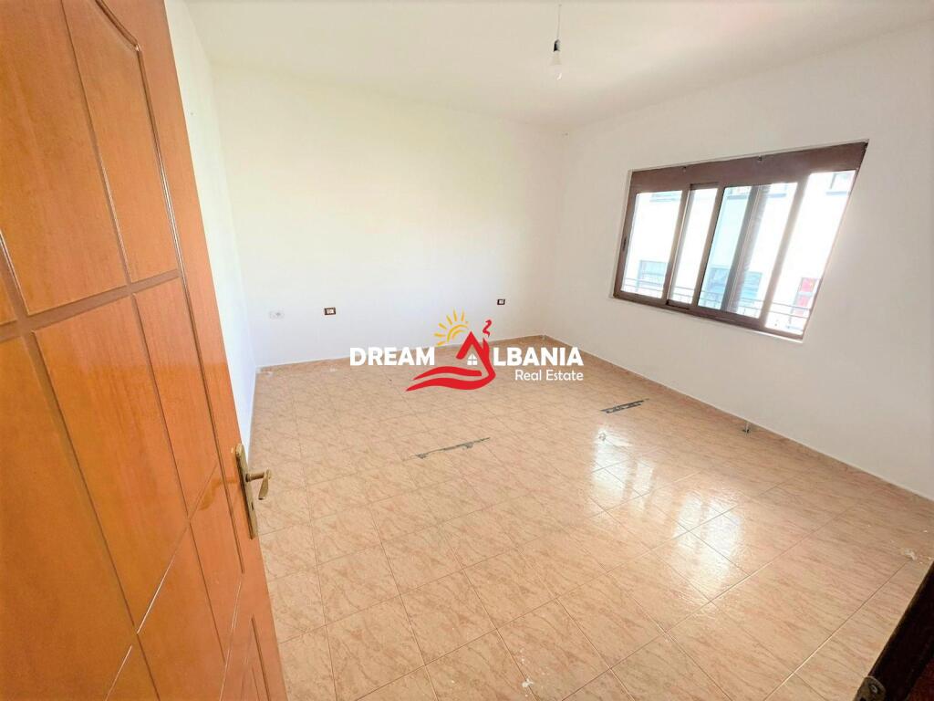 Jepet me qera vile 4 kateshe ne rrugen e Kavajes prane qendres Globe (ID 4251246)