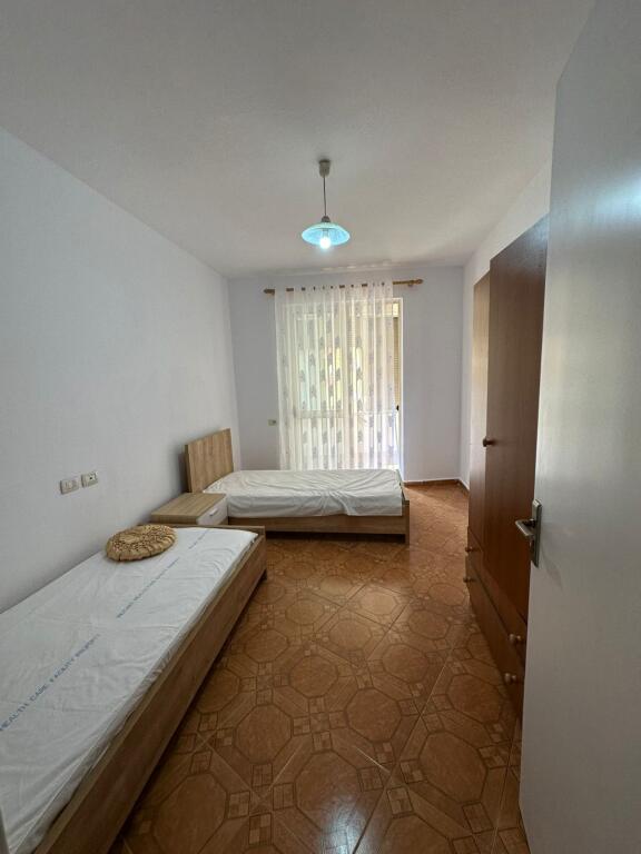 Qera , Apartament 2+1+2 ,Astir