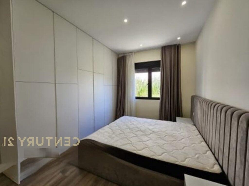 OFROJME APARTAMENT 2+1+2+GARAZH PER QIRA NE SELITE