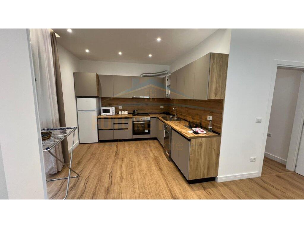 Qera, Apartament 2+1+2, Rruga 5 Maji, Tirane