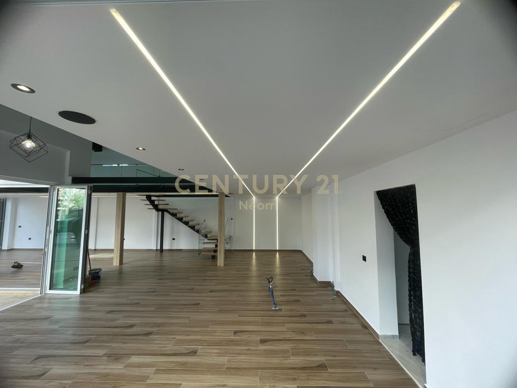 Affittasi Spazio 190 m2 presso il Lago Secco