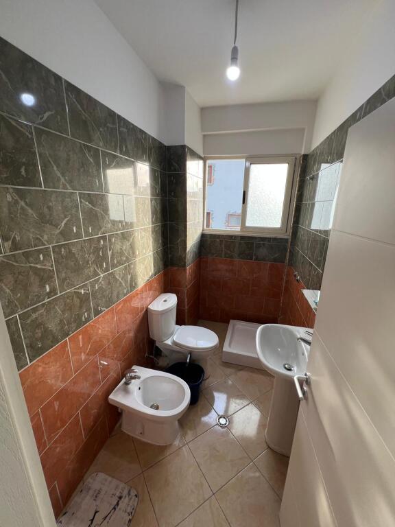 QERA, APARTAMENT 2+1 FRESKU, TIRANË