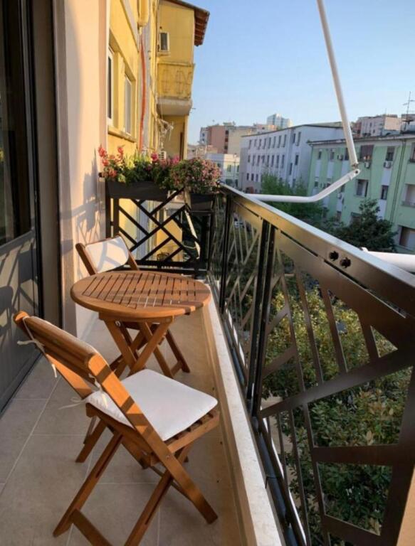 🏡 Apartament me Qira – Qendra e Durrësit