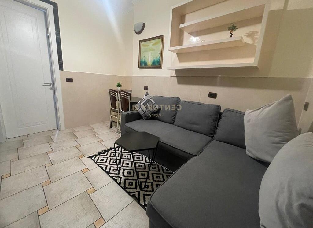 Jepet me qira apartament 1+1 në Rrugën 5 Maji