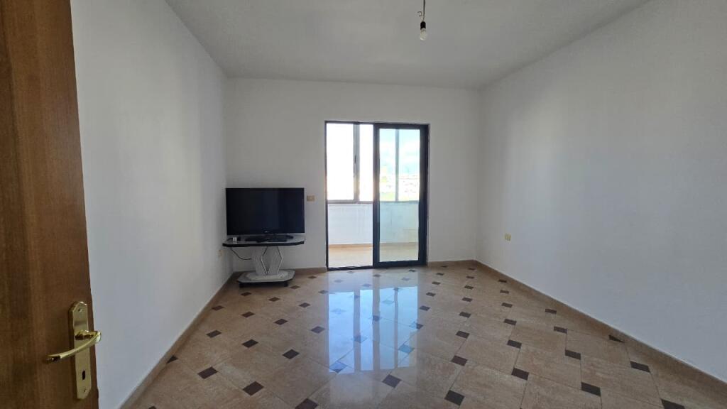 me qira apartament (2+1) spacioz , Rr.Frang Bardhi