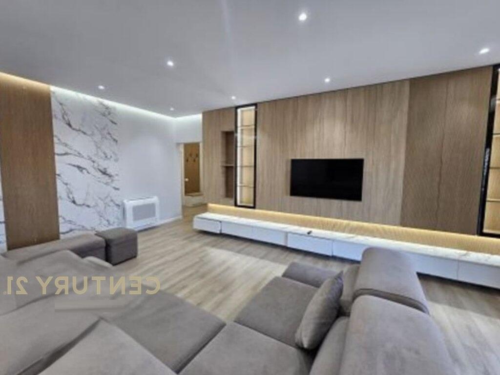 OFROJME APARTAMENT 2+1+2+GARAZH PER QIRA NE SELITE