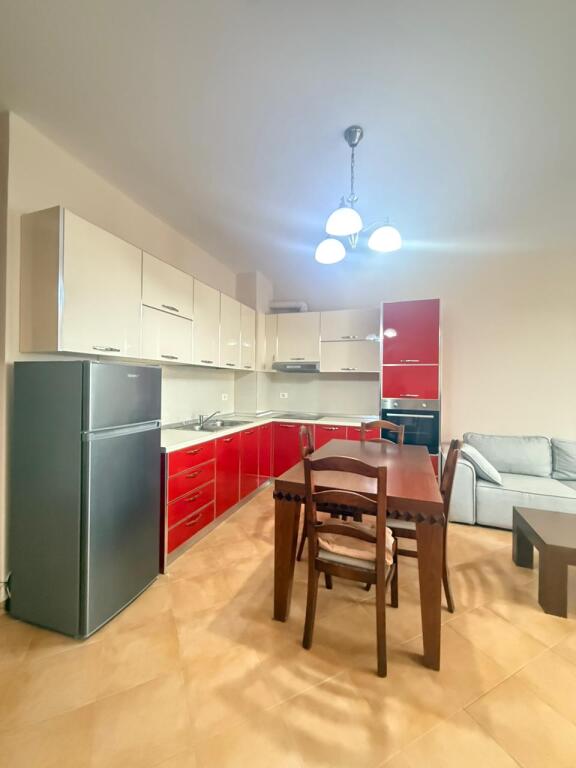 🏢Via Jordan Misja, vicino a Bar Kafe Europa, appartamento in affitto, 2+1, arredato. 60.000 Leke