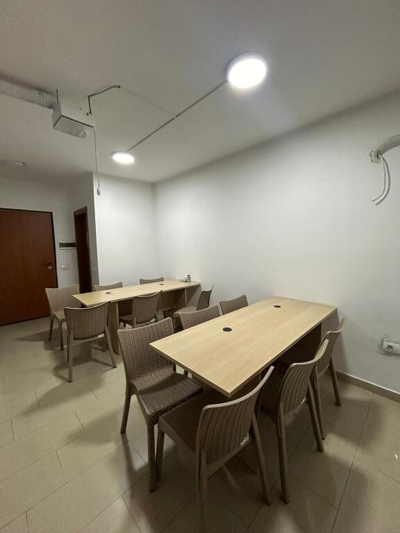 Ambient premium me qira tek Sheshi Skenderbej