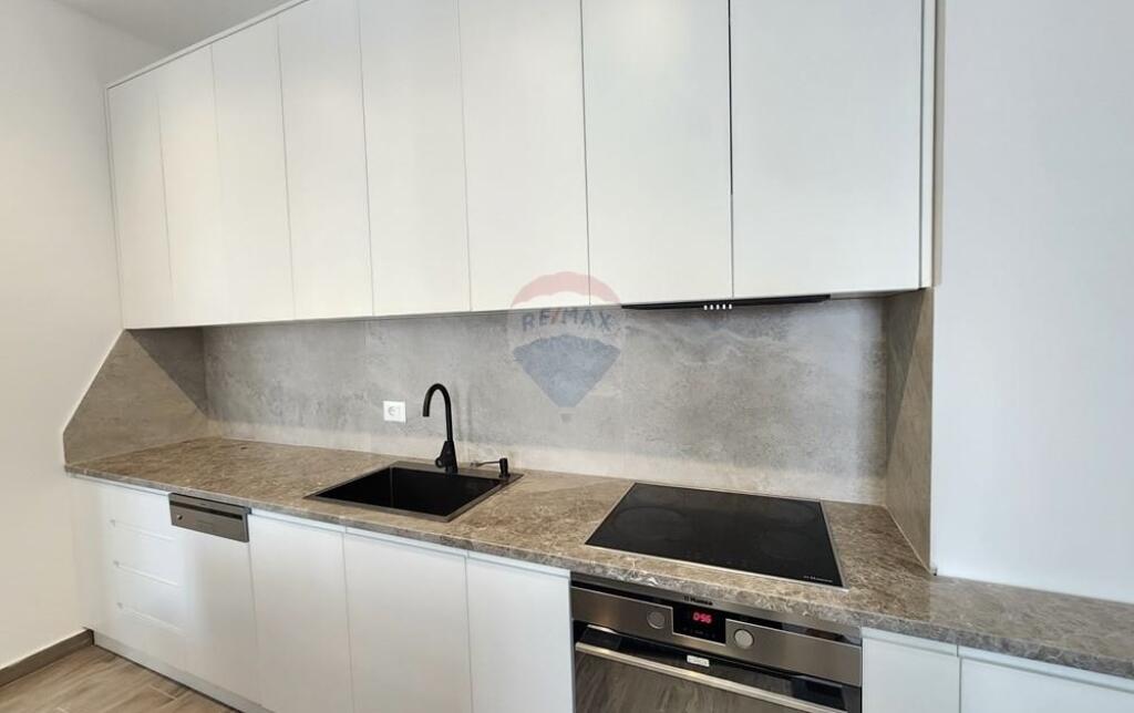 Jepet apartament me  Qira - Rruga 4 Dëshmorët, Tiranë