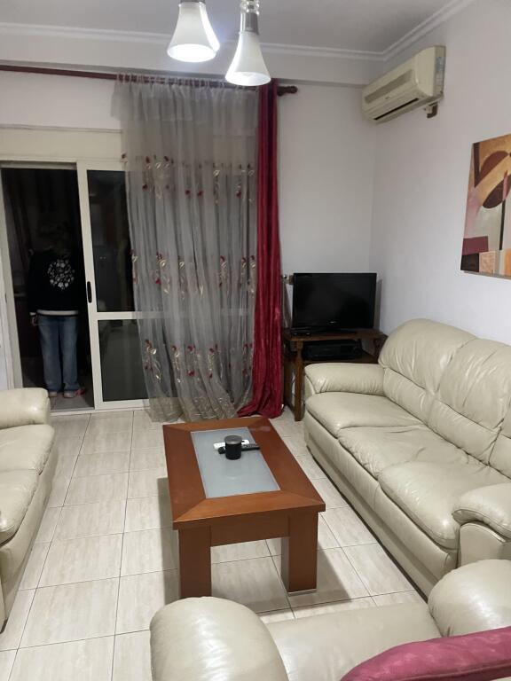 Kodra e Diellit tek Big Market apartament  1+1 me qera 1+1 i mobiluar sapo kalon Kristal Center!
