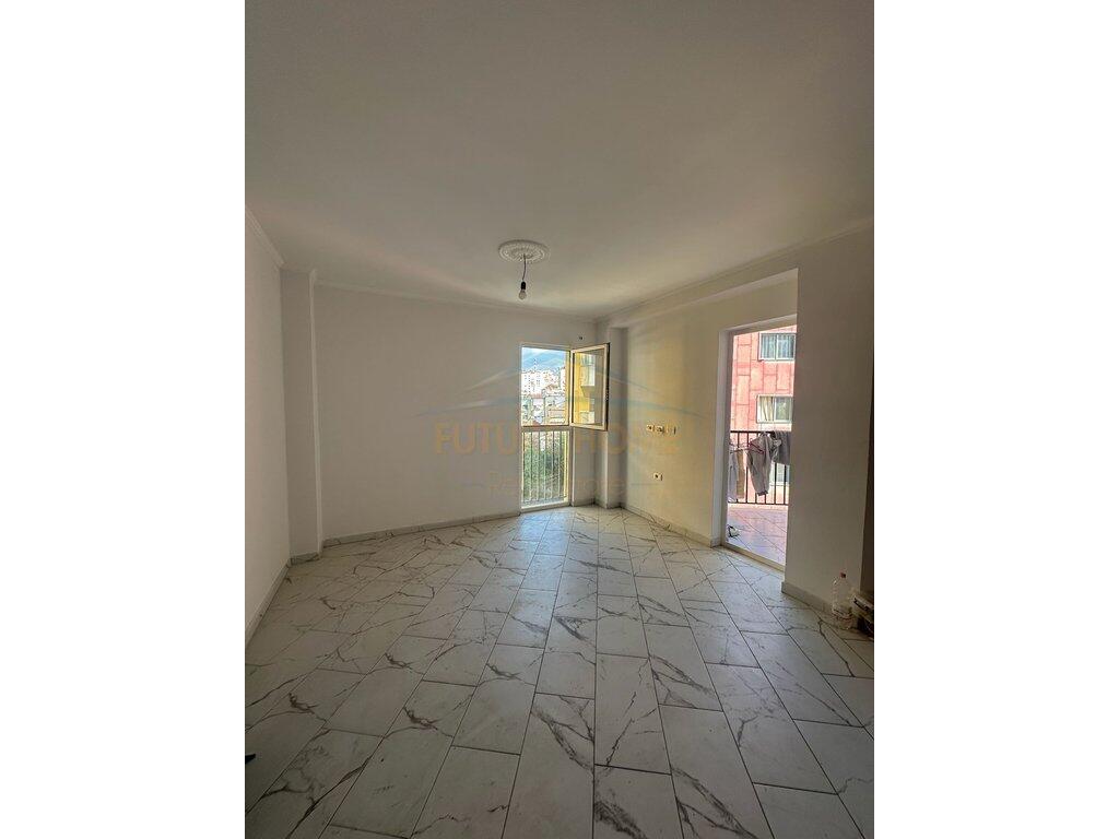 Shitet, Apartament 1+1, Rruga Mine Peza, Tiranë.