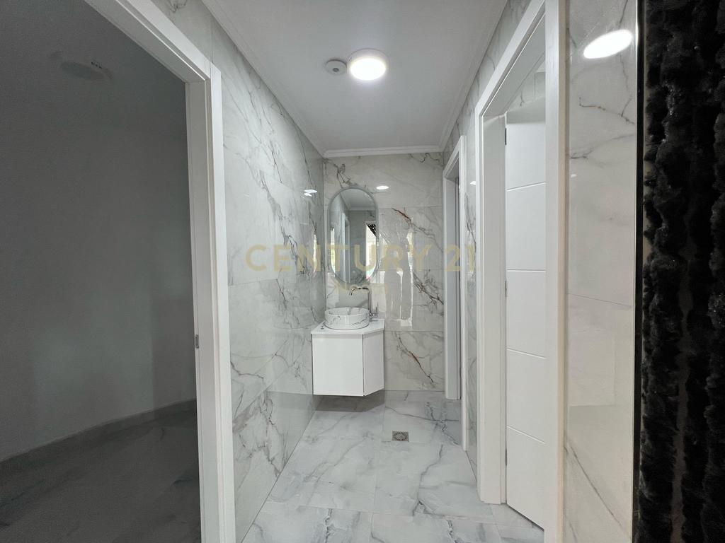 Affittasi Spazio 190 m2 presso il Lago Secco