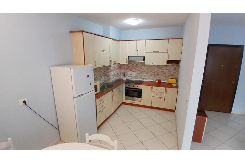 APARTAMENT 2+1 PER SHITJE NE QENDER RR. BARRIKADAVE