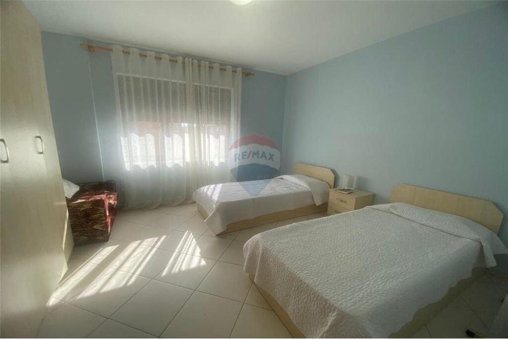 APARTAMENT 2+1 PER SHITJE NE QENDER RR. BARRIKADAVE