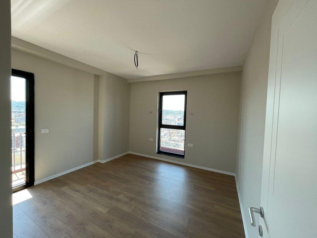 Qera, Ambjent per zyra ,Tirana Garden Building, Tirane