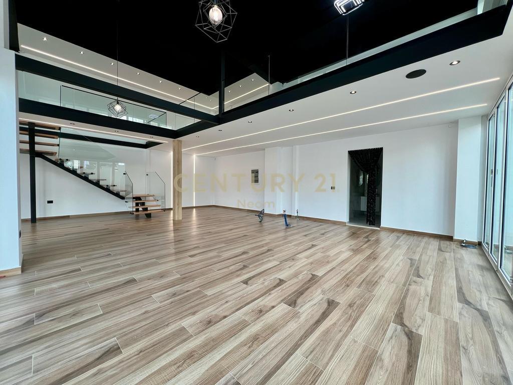 Affittasi Spazio 190 m2 presso il Lago Secco