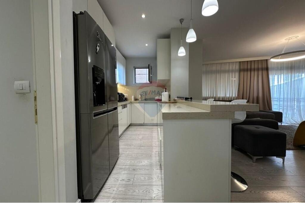 SHITET APARTAMENT 3+1+2 TEK STADIUMI AIR ALBANIA