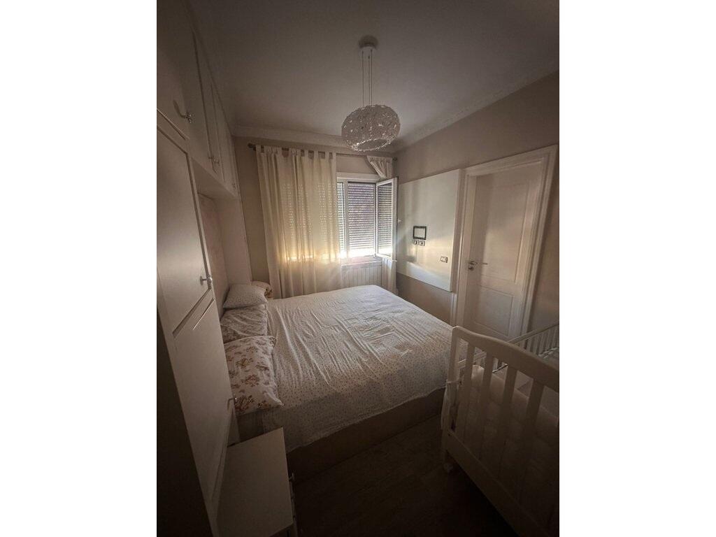 Apartament 2+1 Për Shitje në Kombinat, Tiranë