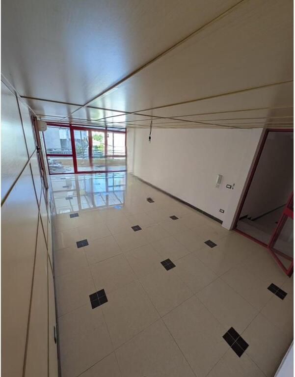 ​🏢 Mundësia Ekskluzive: Hapësirë Premium Multifunksionale për Biznesin Tënd në Zemër të Durrësit! 🚀