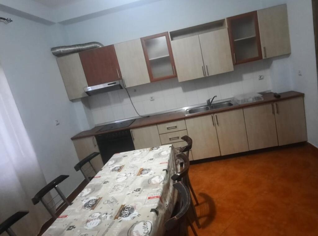 Apartament 3+1 me qera   ID  13724