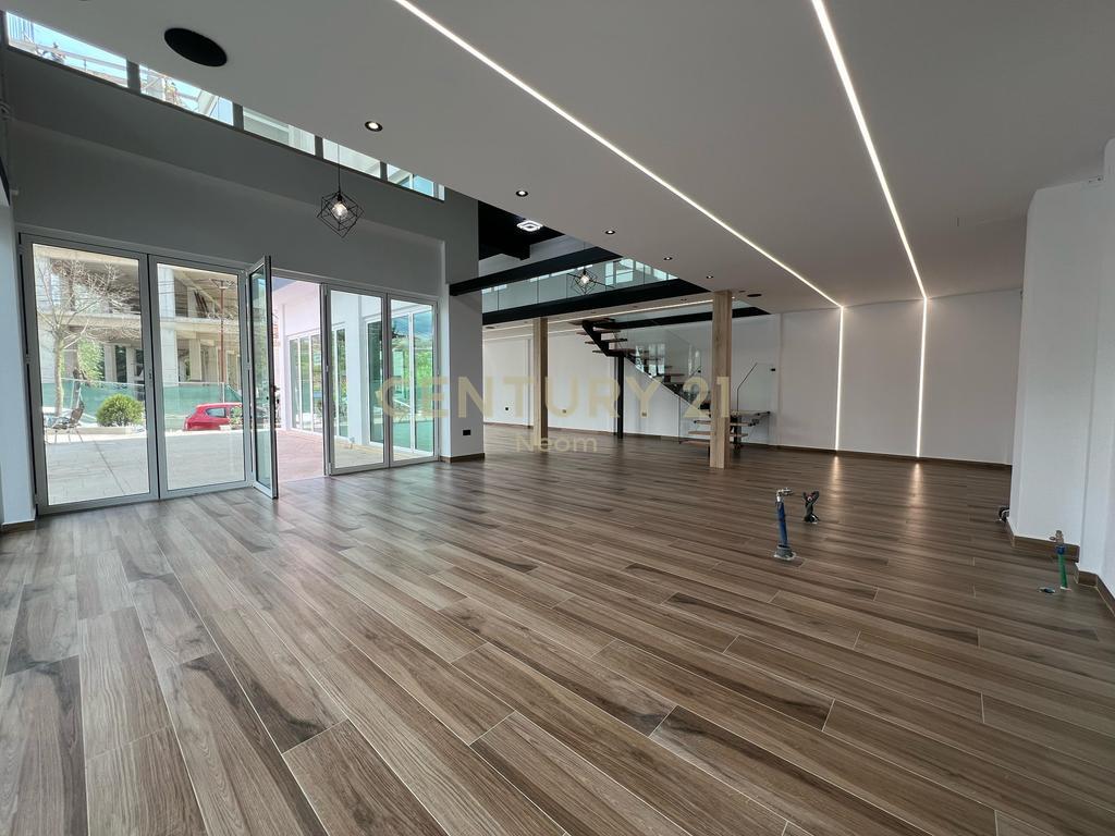 Affittasi Spazio 190 m2 presso il Lago Secco