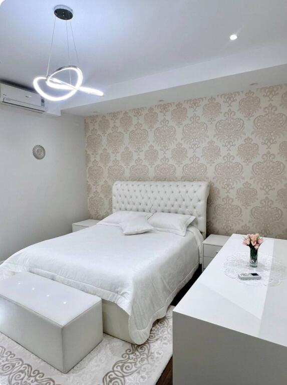 🏙️ APARTAMENT 2+1 ME VERANDE – Qendër, Rruga Bogdaneve