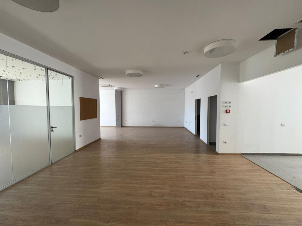SPACE FOR RENT 384 M2 IN ALI DEMI !