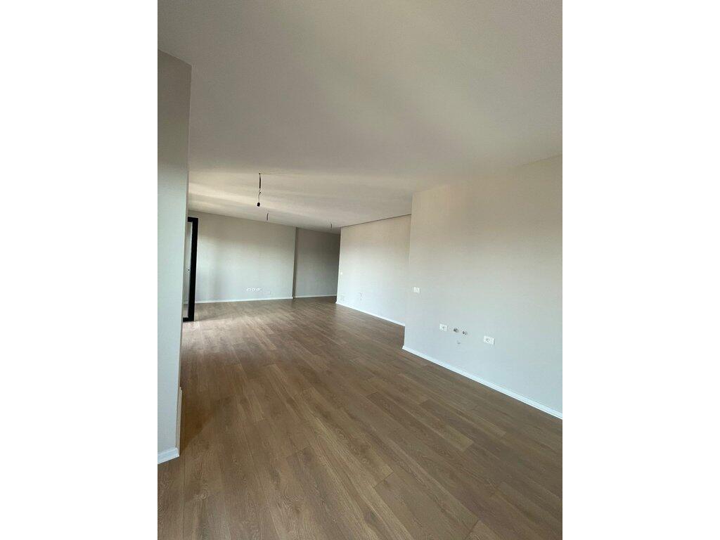Qera, Ambjent per zyra ,Tirana Garden Building, Tirane