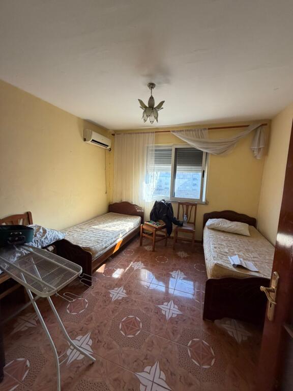 Shitet apartament 2+1 ne Laprake ( Prane Kmw )