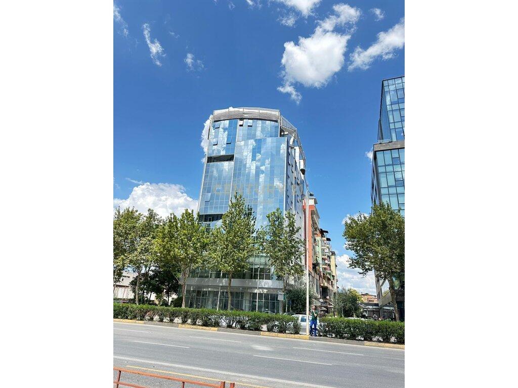 RR.DRITAN HOXHA, SHESIM GODINE KOMERCIALE