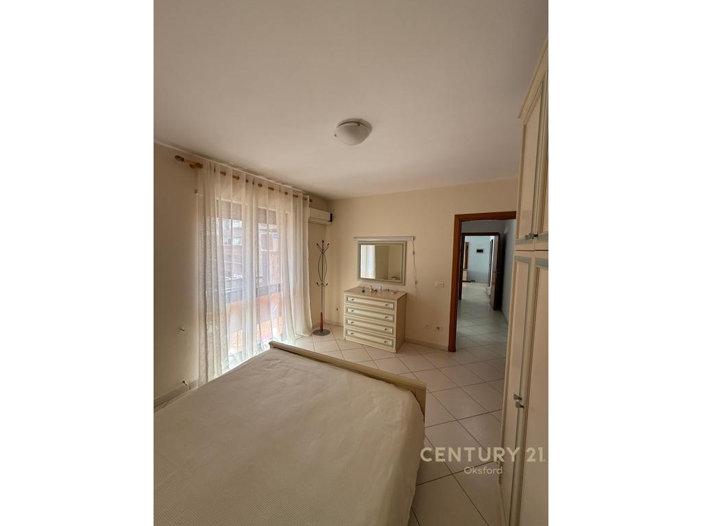 APARTAMENT 2+1+2 PER QIRA NE RRUGEN E BARRIKADAVE!