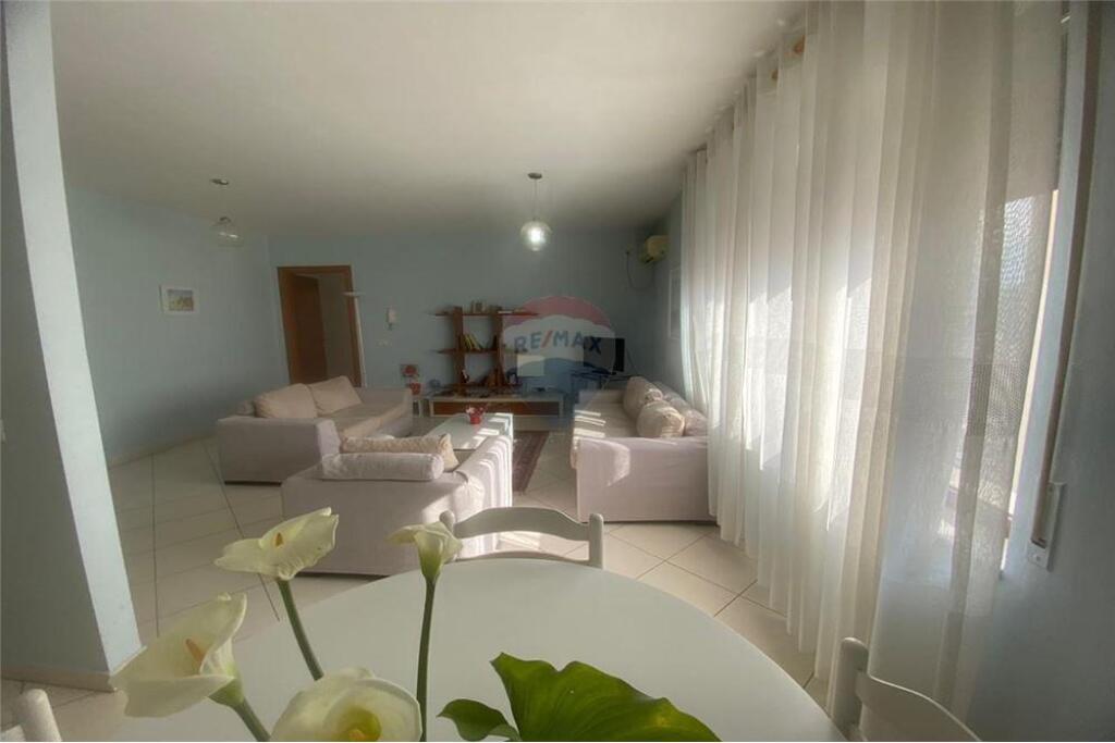 APARTAMENT 2+1 PER SHITJE NE QENDER RR. BARRIKADAVE