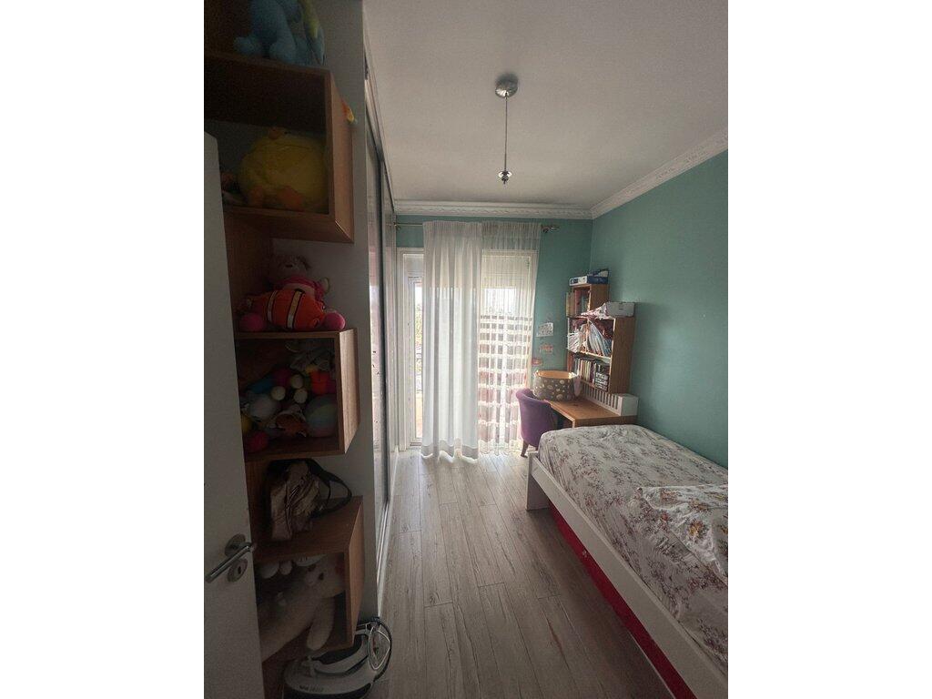 Apartament 2+1 Për Shitje në Kombinat!