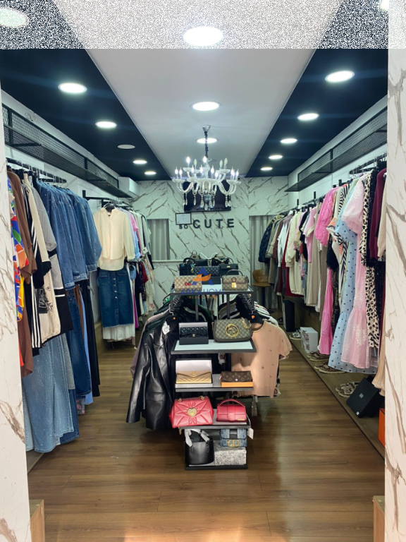 SHITET BIZNES BUTIK VESHJESH 40M2 "RRUGA MUHAMET GJOLLESHA,VASIL SHANTO" 30.000 EURO
