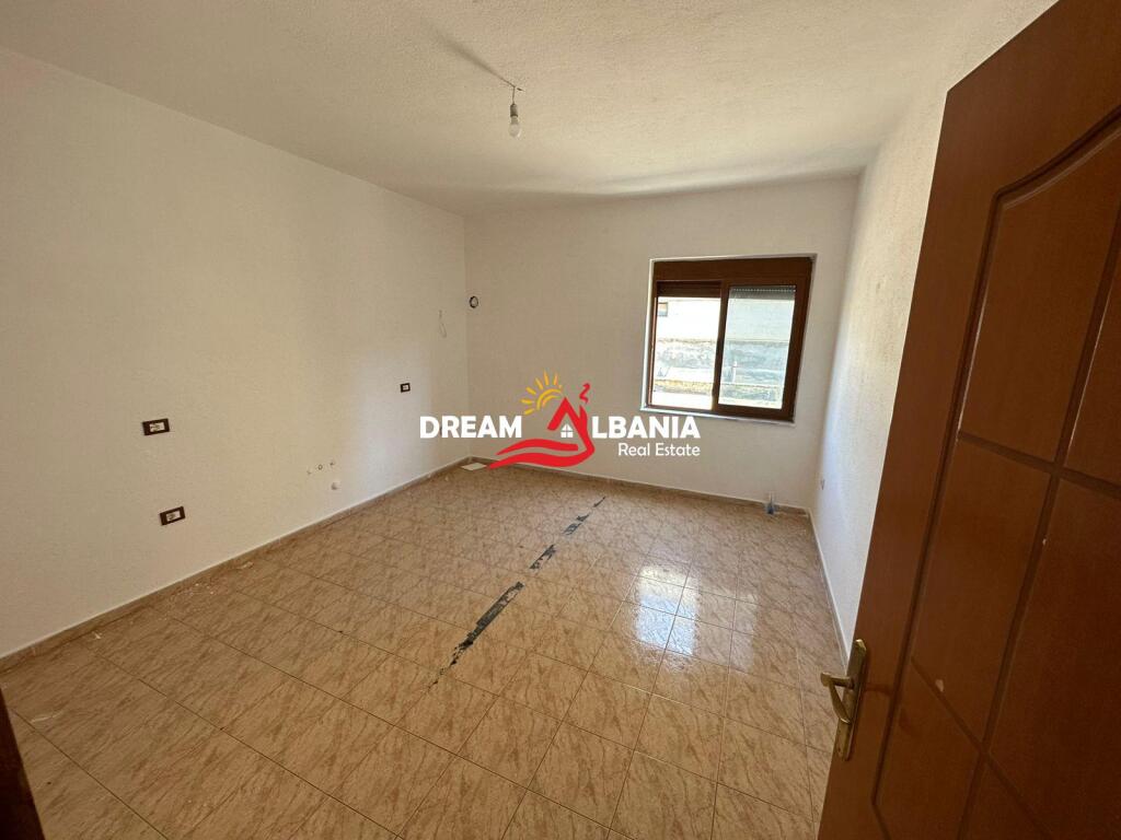 Jepet me qera vile 4 kateshe ne rrugen e Kavajes prane qendres Globe (ID 4251246)