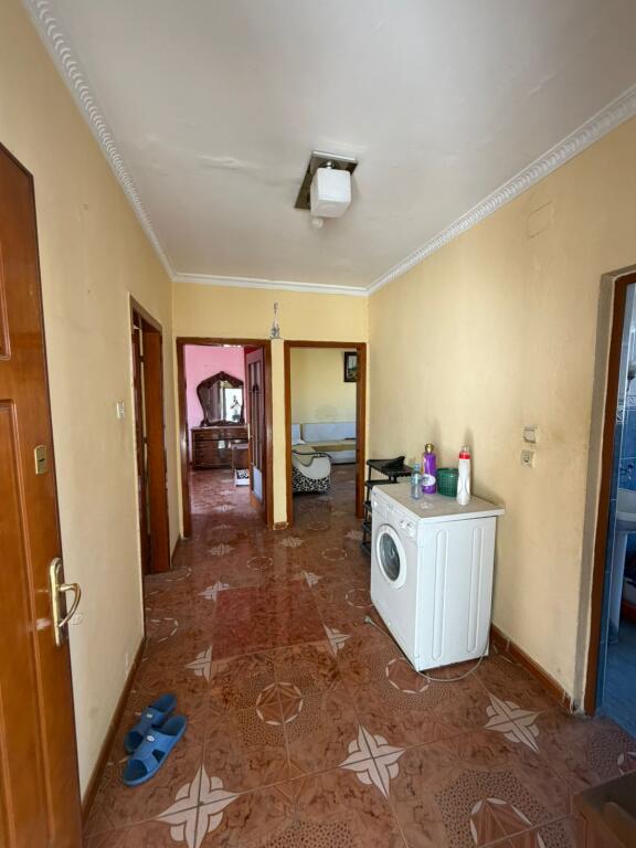 Shitet apartament 2+1 ne Laprake ( Prane Kmw )