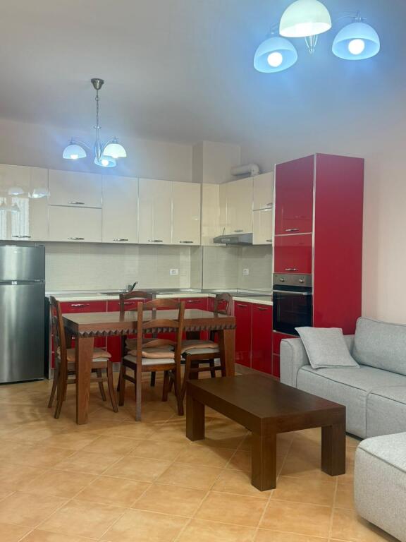 🏢Via Jordan Misja, vicino a Bar Kafe Europa, appartamento in affitto, 2+1, arredato. 60.000 Leke