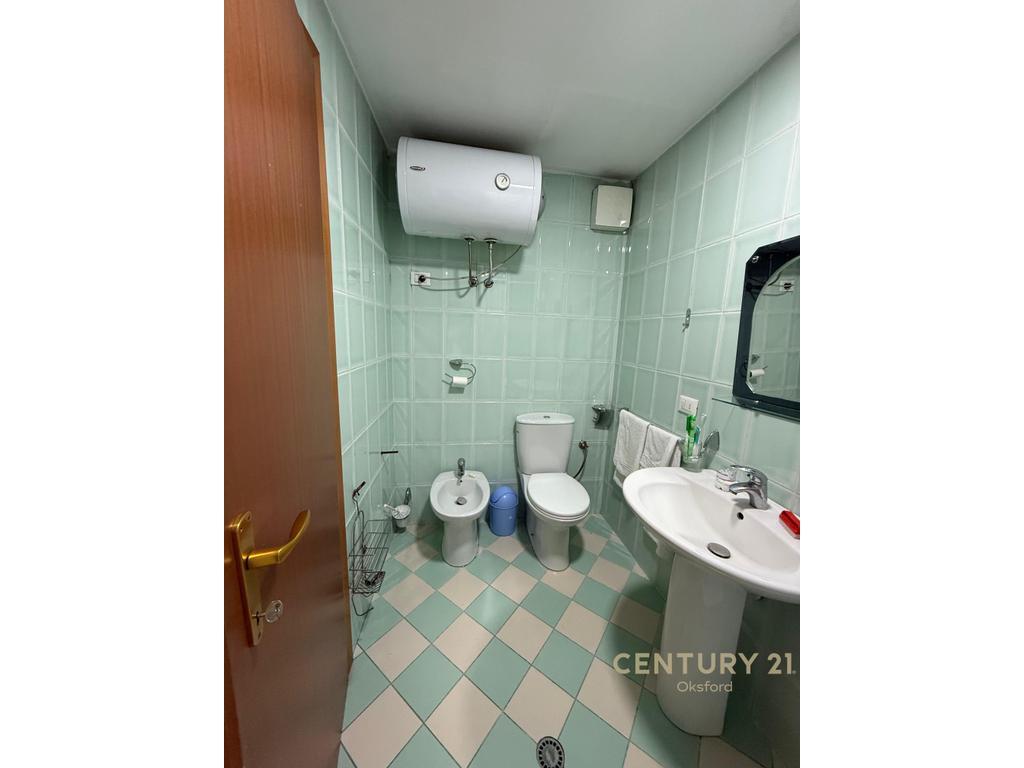 APARTAMENT 2+1+2 PER QIRA NE RRUGEN E BARRIKADAVE!