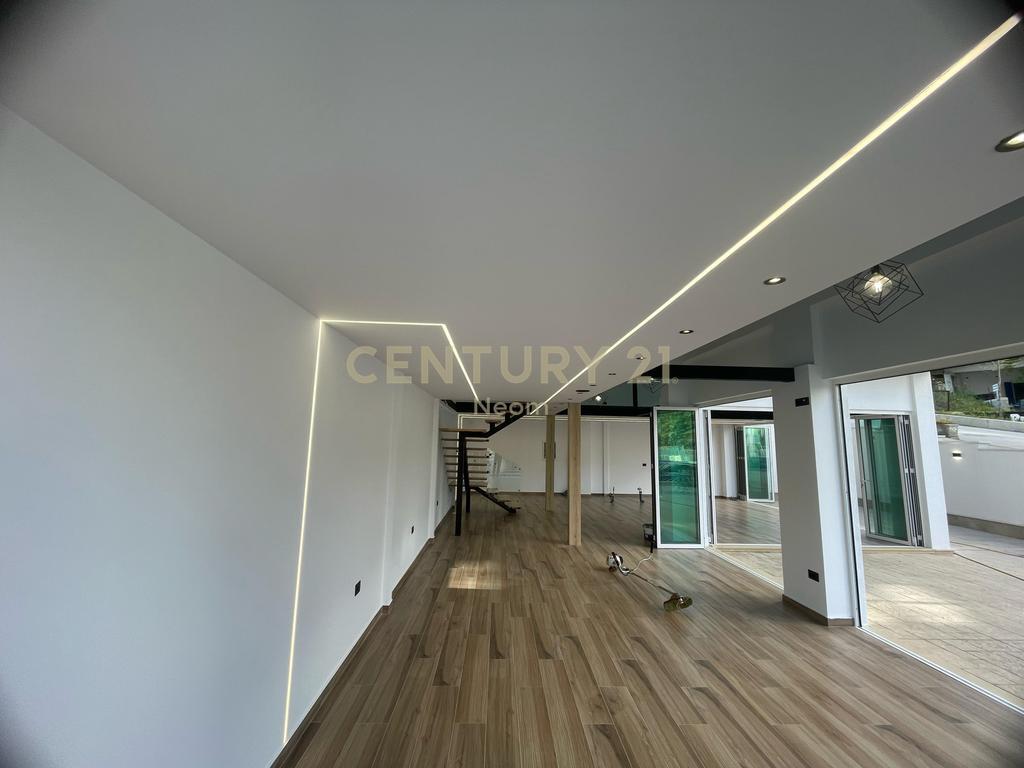 Affittasi Spazio 190 m2 presso il Lago Secco