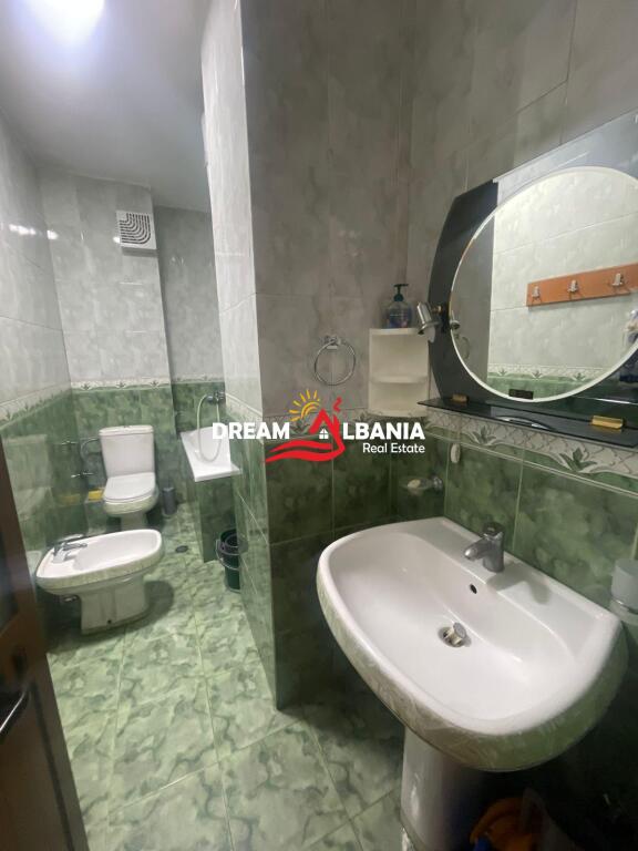Shitet apartament 3+1+2 tek Komuna e Parisit (ID 4131399)