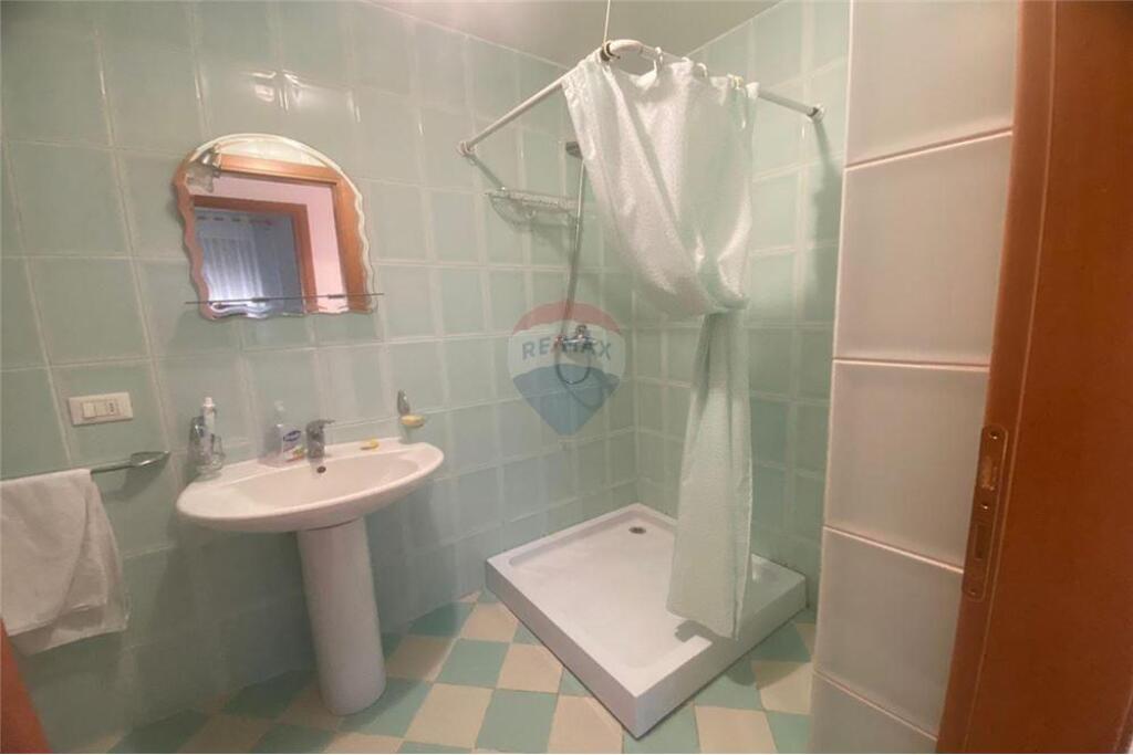 APARTAMENT 2+1 PER SHITJE NE QENDER RR. BARRIKADAVE