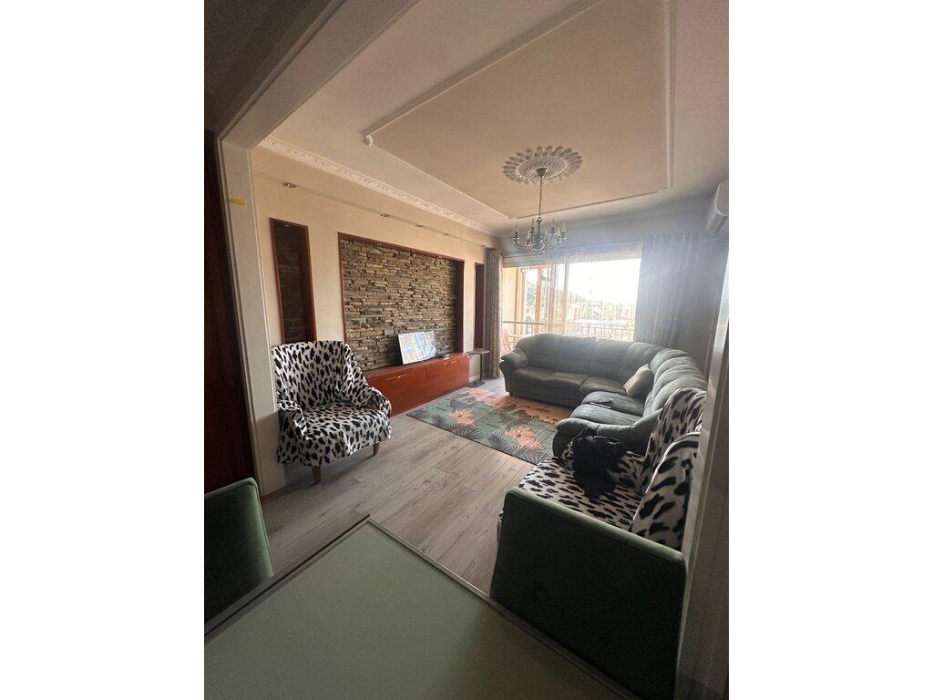 Apartament 2+1 Për Shitje në Kombinat!