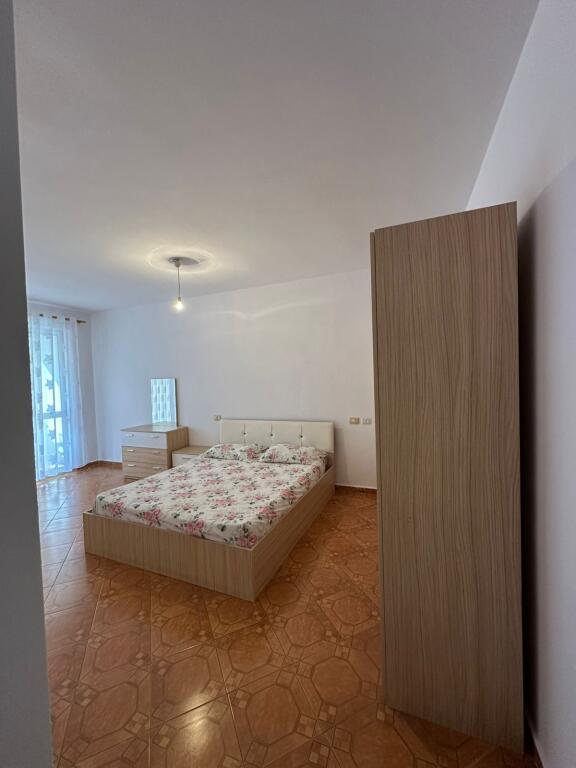 Qera , Apartament 2+1+2 ,Astir