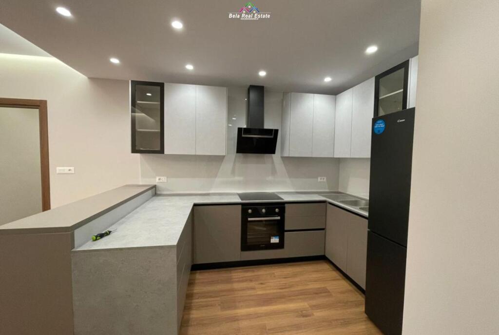 Apartament Me Qera 2+1 Tek Farmacia 10 (ID B2201530) Tirane