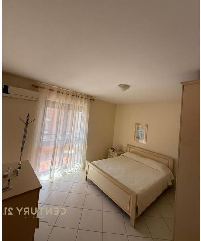 Apartament me qira  2+1+2 tek Rruga e Barrikdave