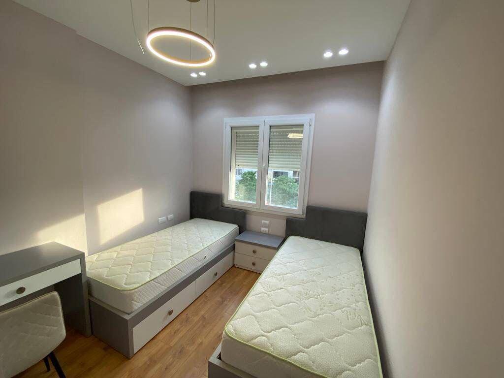 🏢Ne zonen e Myslym Shyrit,prane Santa Bar jepet me qera apartament 2+1+Depo,i mobiluar 68,000Leke