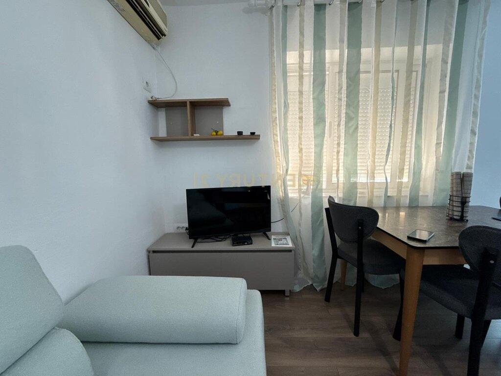 OFROHET APARTAMENT 1+1   ME QERA